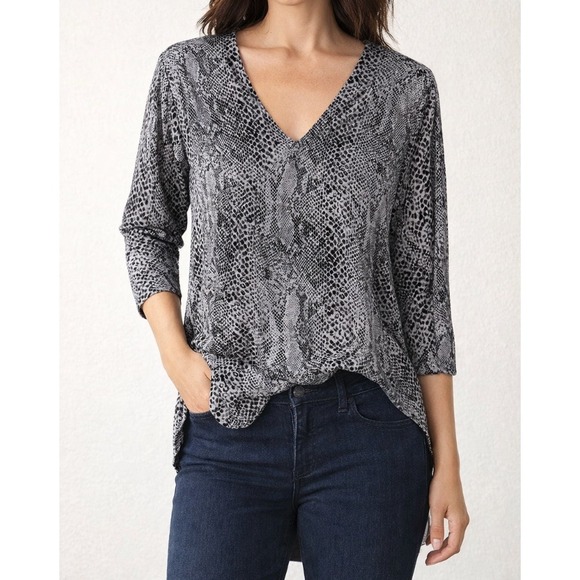 MICHAEL Michael Kors Sweaters - MICHAEL Michael Kors Womens M Long Sleeve Snake Print V Neck Top Gray Black